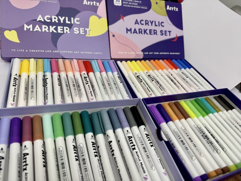 What are these markers made of? Arrtx 32 Acrylic dual brush marker review  